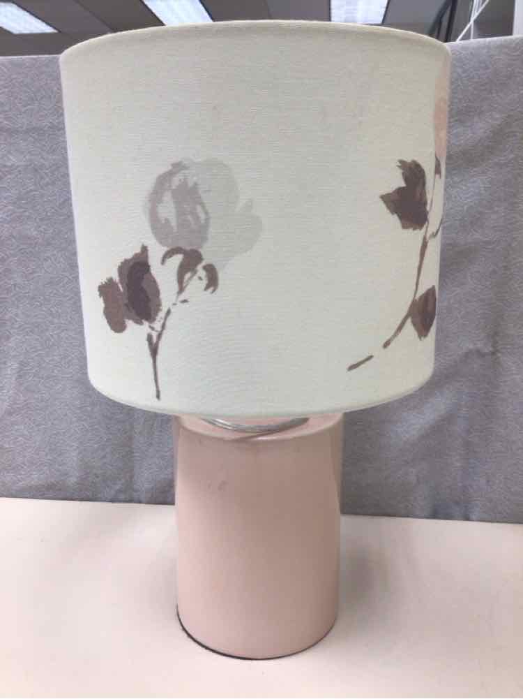 PINK TABLE LAMP W/FLORAL SHADE