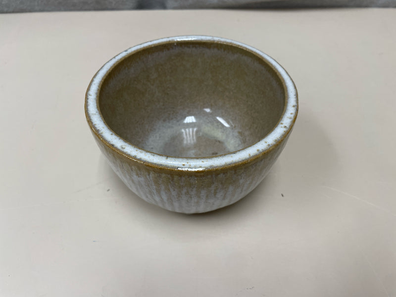 WHITE/BROWN CERAMIC BOWL