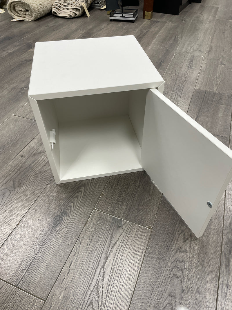 WHITE STORAGE CUBE WITH DOOR