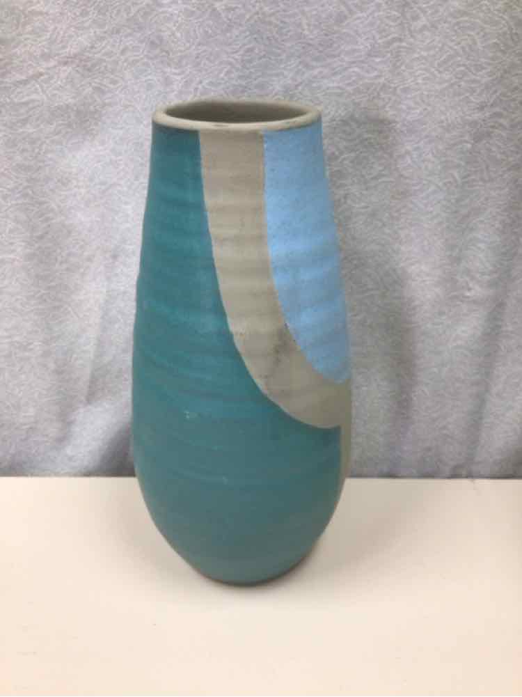 GREEN/BLUE/GRAY TALL VASE