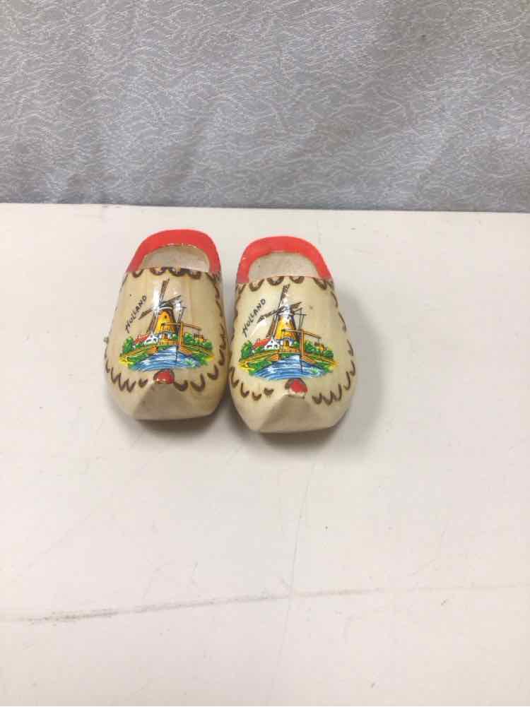 2 MINI WOOD PAINTED CLOGS