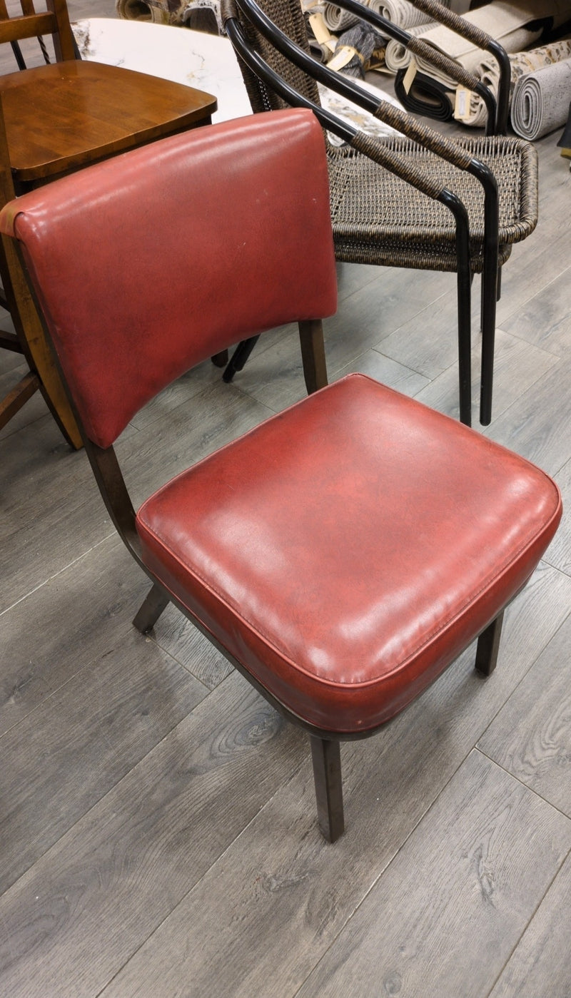 RED PLEATHER CHAIR W/METAL LEGS