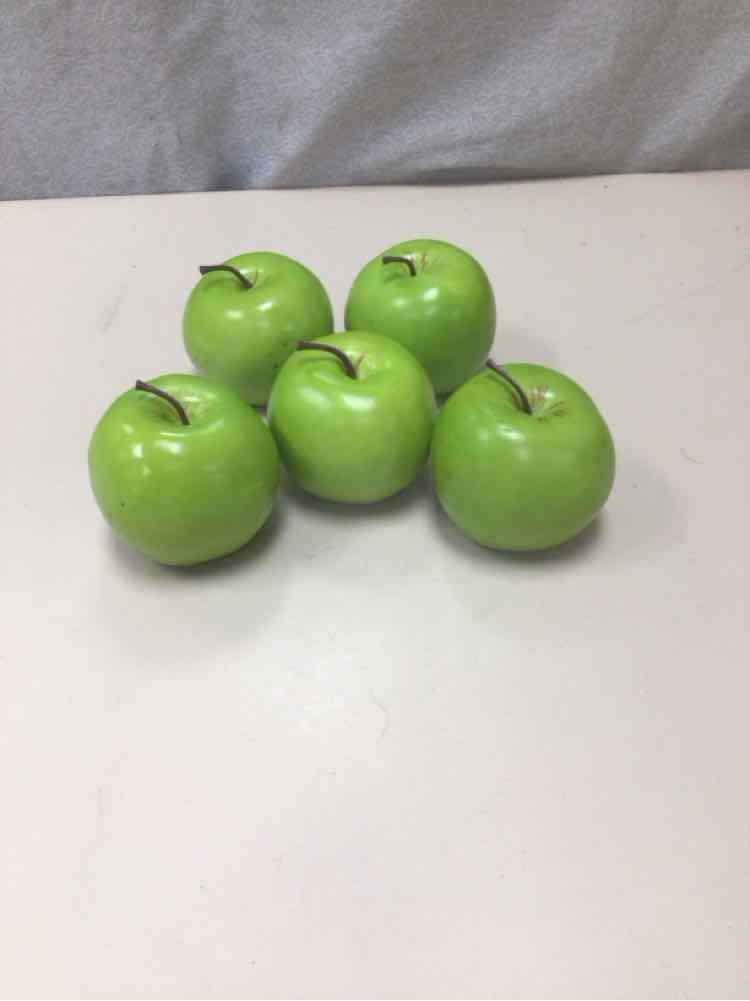 5 GREEN APPLES