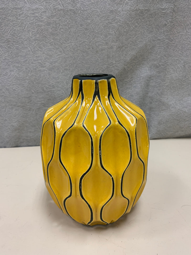 YELLOW GRAY DESIGN VASE