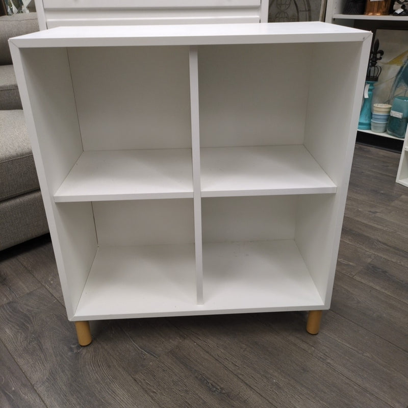 WHITE SQUARE CUBBY