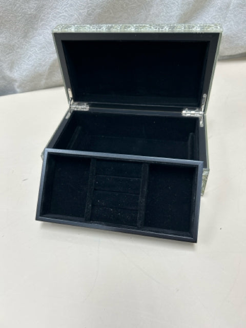 GREEN ORNATE JEWELRY BOX