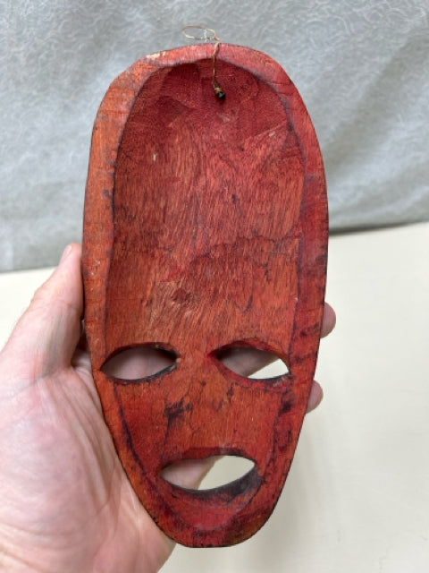BROWN AFRICAN MASK HANGING