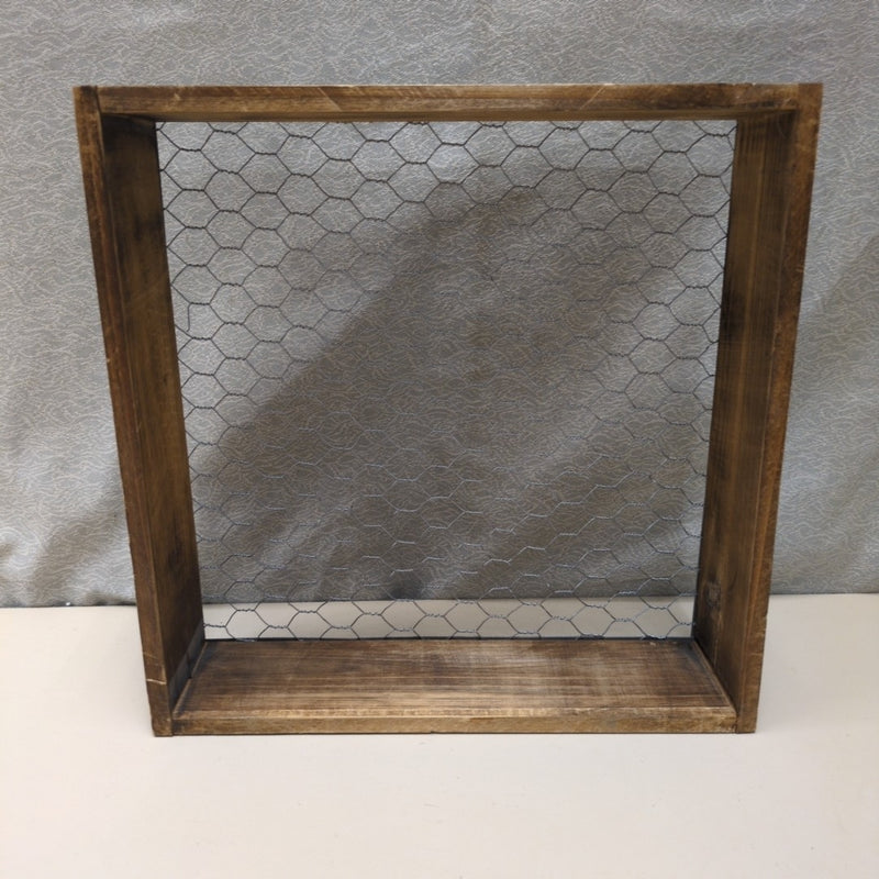 WOOD CHICKEN WIRE HANGING