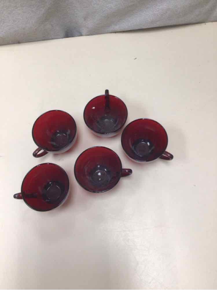 5 RED TEACUPS