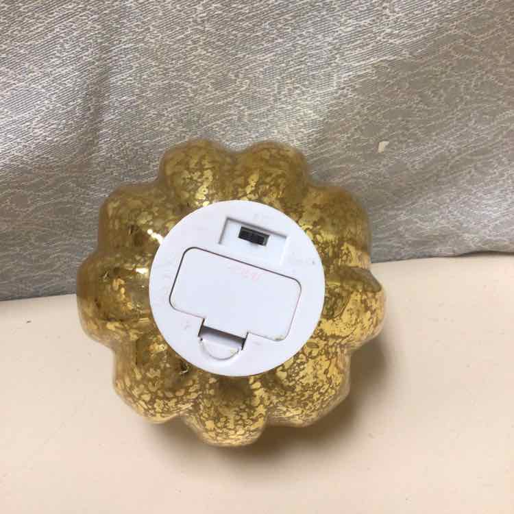 SMALL GOLD LIGHT-UP PUMPKIN