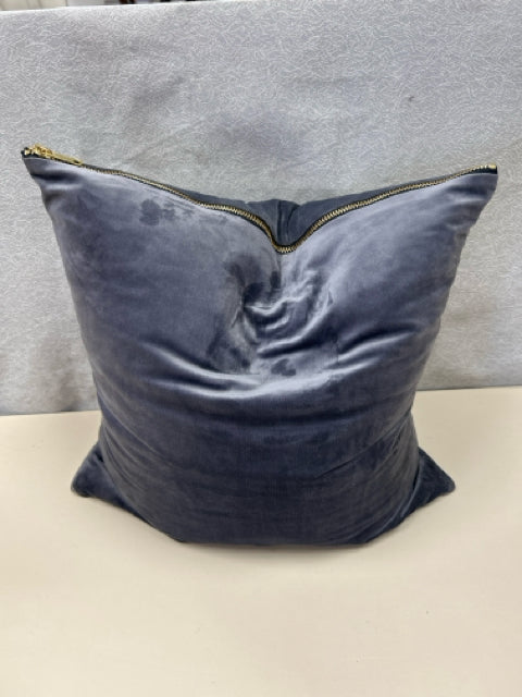 SILVER W/GOLD PILLOW
