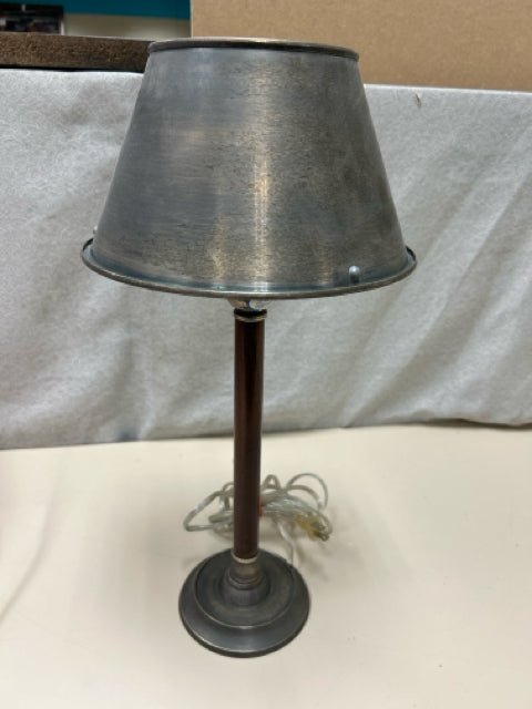 METAL SHADE W/WOOD BASE LAMP