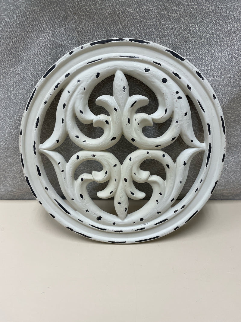ROUND WHITE DISTRESSED EMBLEM