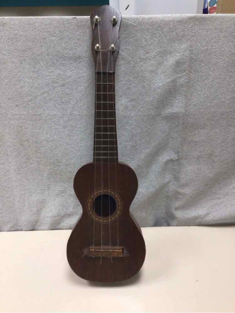ANTIQUE WOOD UKELELE