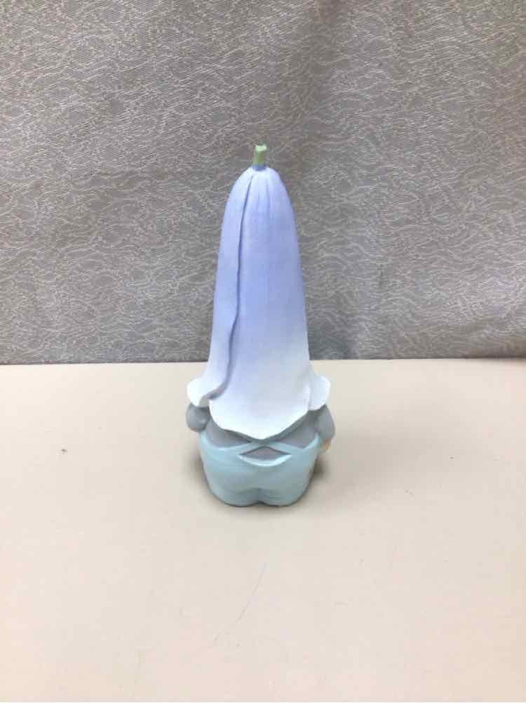 GNOME W/WHITE/BLUE FLOWER TOP