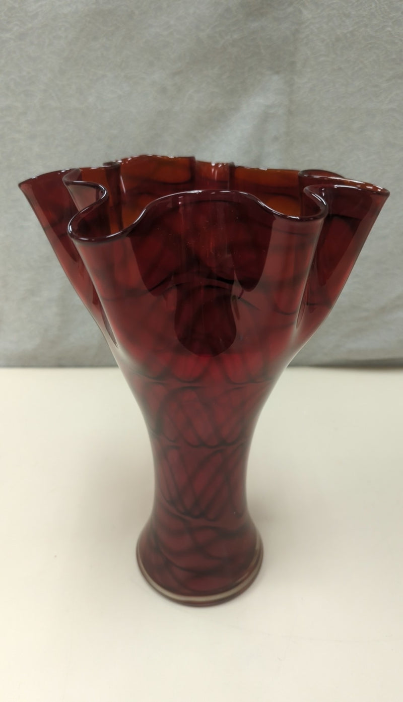 RED WAVY GLASS VASE