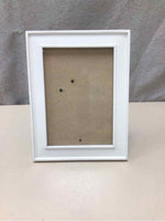 WHITE PICTURE FRAME