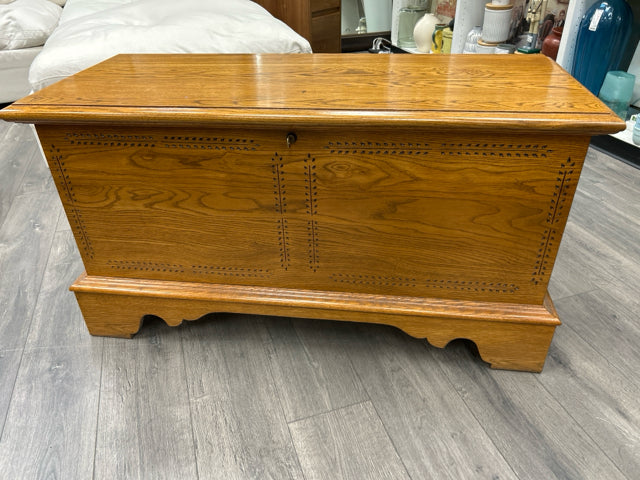 OAK CEDAR CHEST W/KEY