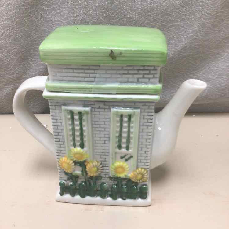 WHITE YELLOW BUILDING TEA POT