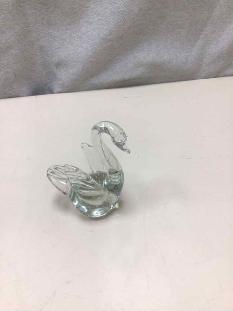 GLASS SWAN