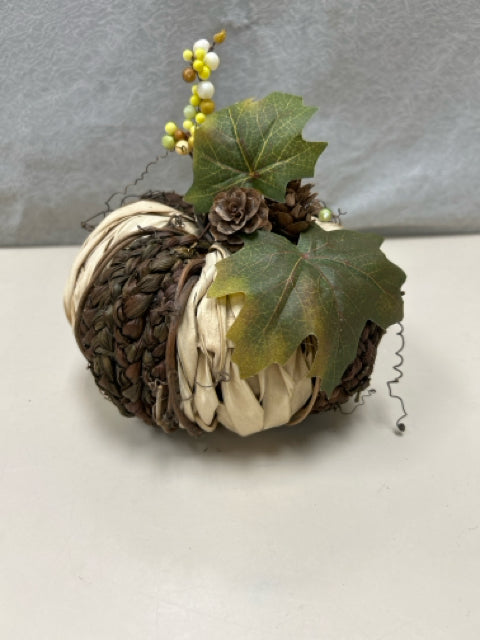 TAN BROWN JUTE PUMPKIN