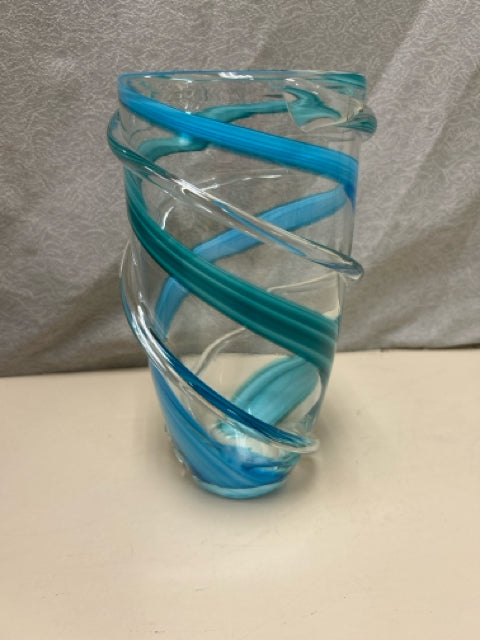 BLUE/CLEAR SWIRLY GLASS VASE