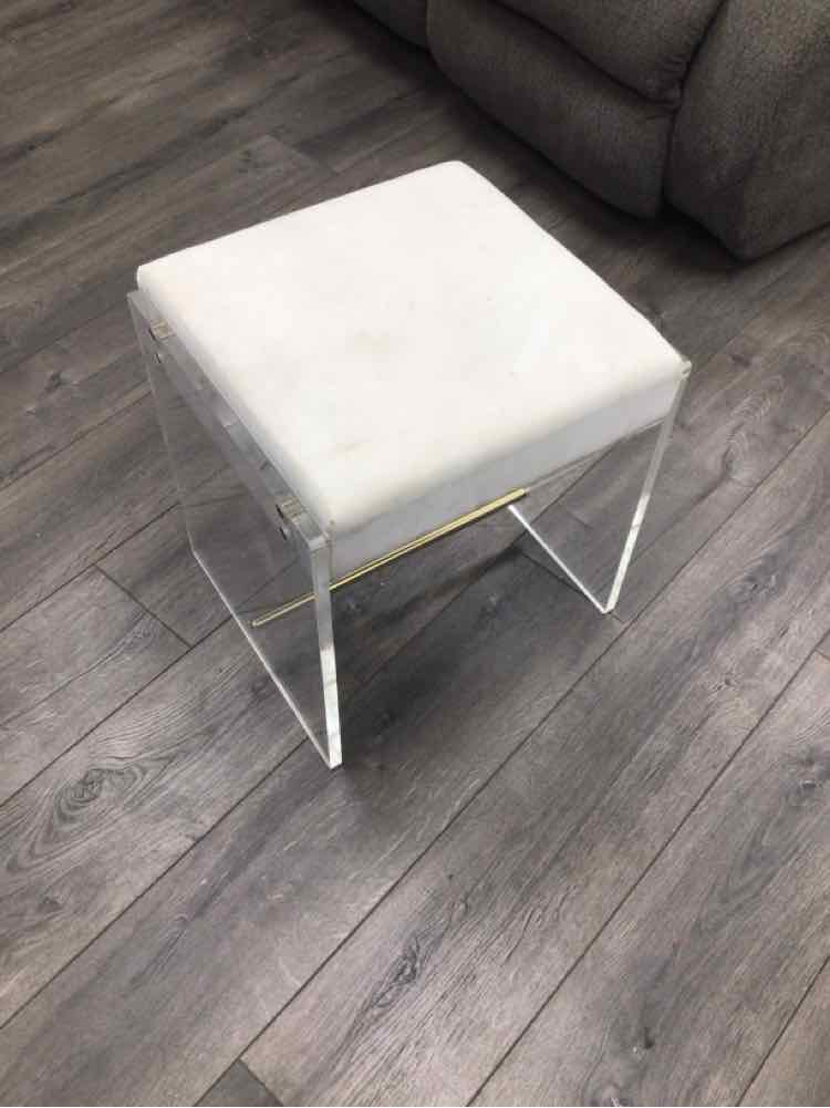 WHITE OTTOMAN W/GLASS
