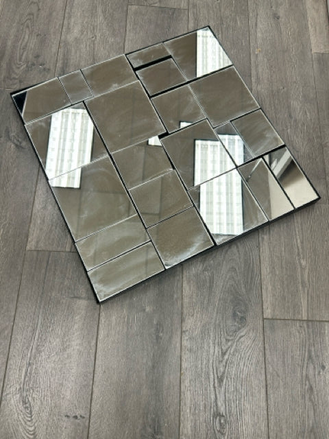 ADJUSTABLE MULTI-MIRROR PANELS