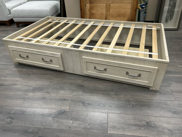 TAN TWIN STORAGE TRUNDLE