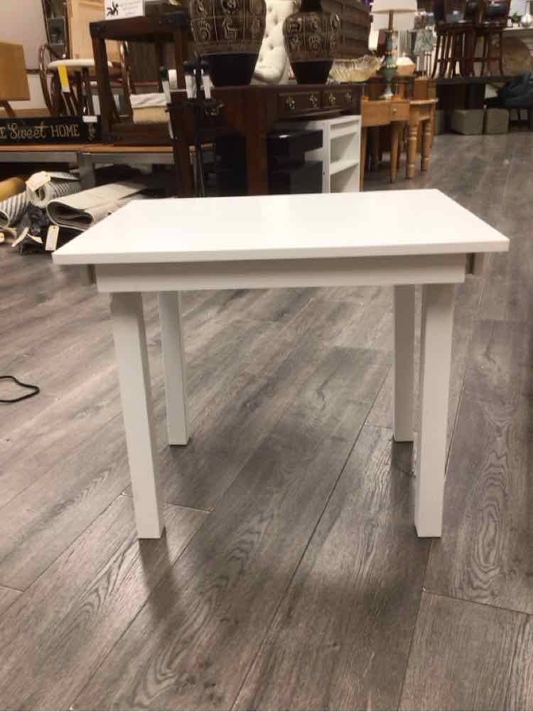 RECTANGULAR WHITE END TABLE