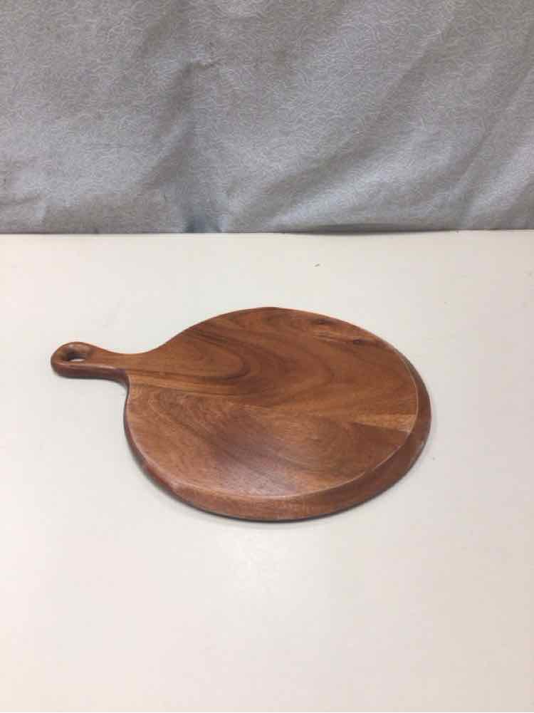 WOODEN PIZZA TRAY W/HANDLE