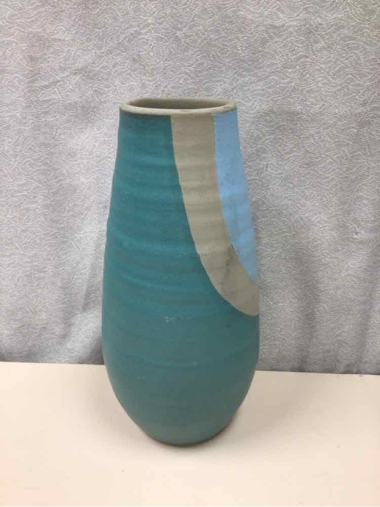 GREEN/BLUE/GRAY TALL VASE