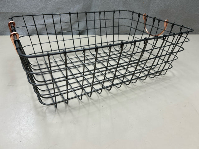 SILVER METAL BASKET W/HANDLES