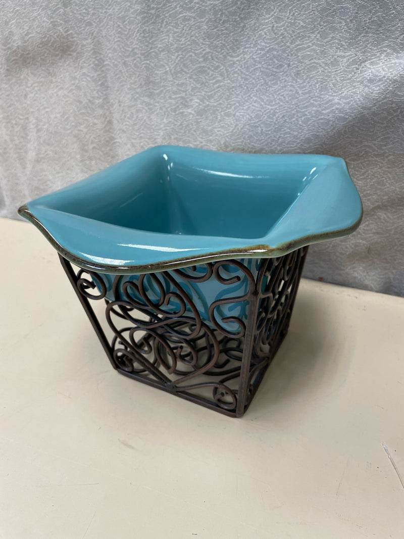 BLUE CERAMIC/METAL CENTERPIECE