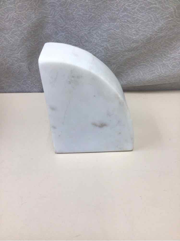 WHITE/BLACK/GOLD BOOK END