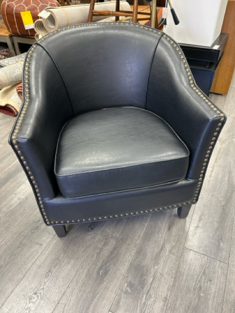 BLACK/GOLD RIVETED ARMCHAIR