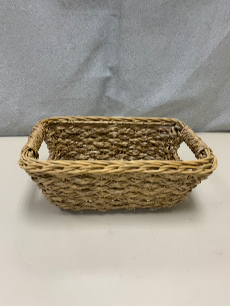 BLONDE WOVEN BASKET