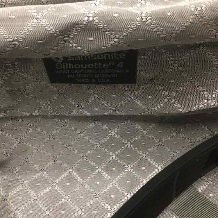 SAMSONITE GREY SUITCASE