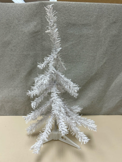 WHITE TABLE TOP XMAS TREE