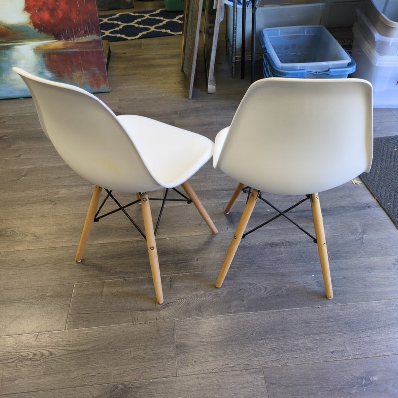 2 WHITE/BLONDE MODERN DINING CHAIRS