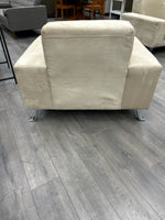 BEIGE CHAIR W/METAL LEGS