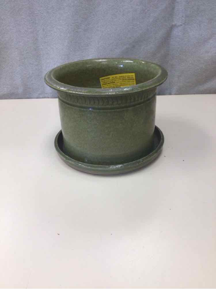 GREEN POTTED PLANTER ON STAND