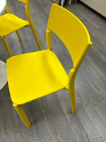WHITE ROUND TABLE W/4 CHAIRS