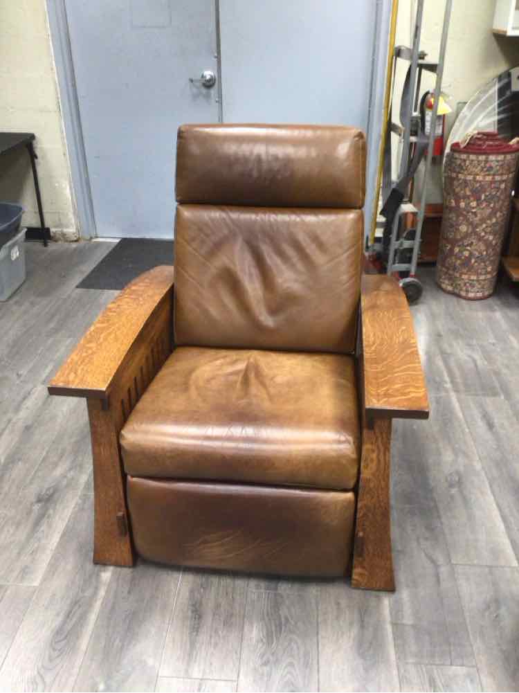 WOOD/LEATHER RECLINER