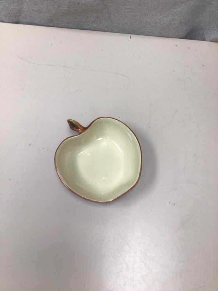 WHITE/RED APPLE BOWL