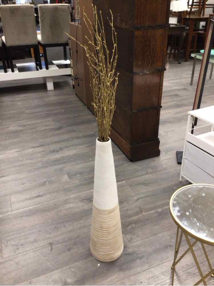 TALL BEIGE/WHITE VASE WITH GOLD INSERT