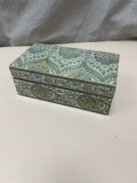 GREEN ORNATE JEWELRY BOX