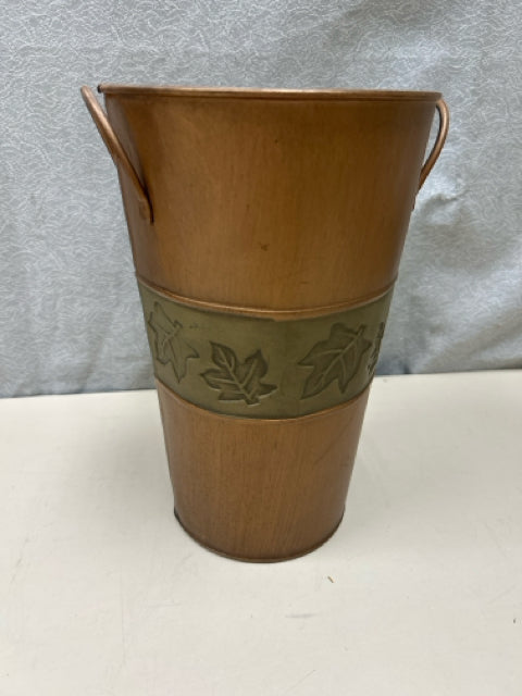 LEAF DECORATED PAIL