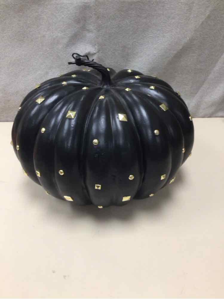 BLACK PLASTIC PUMPKIN