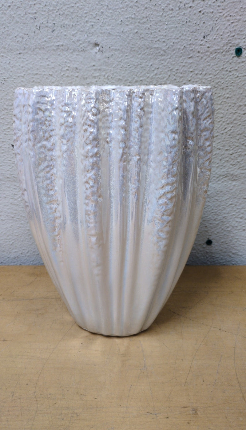 WHITE WAVY VASE